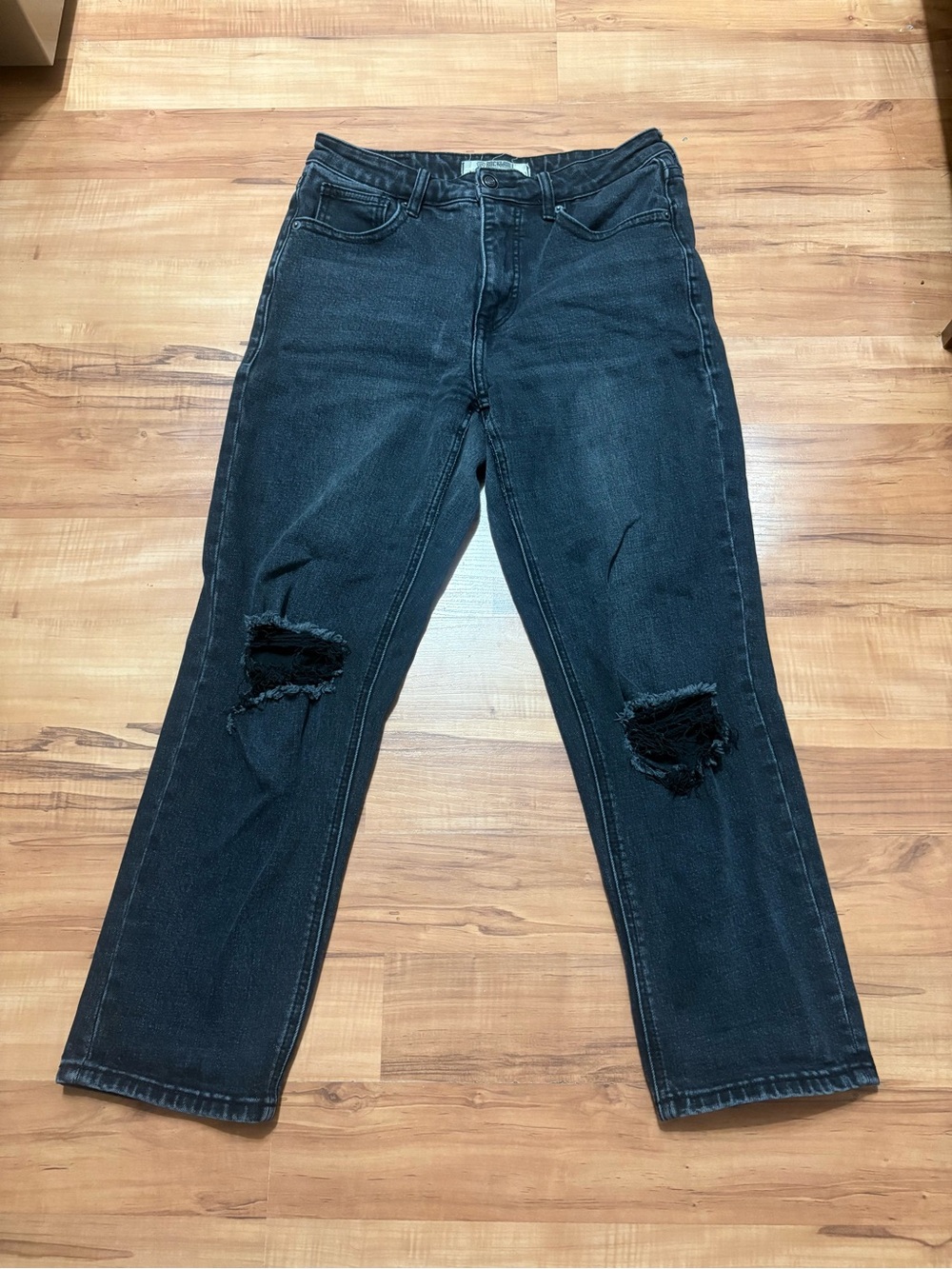 Women’s Black Distressed Ankle Crop Jeans - Picture 2 of 3